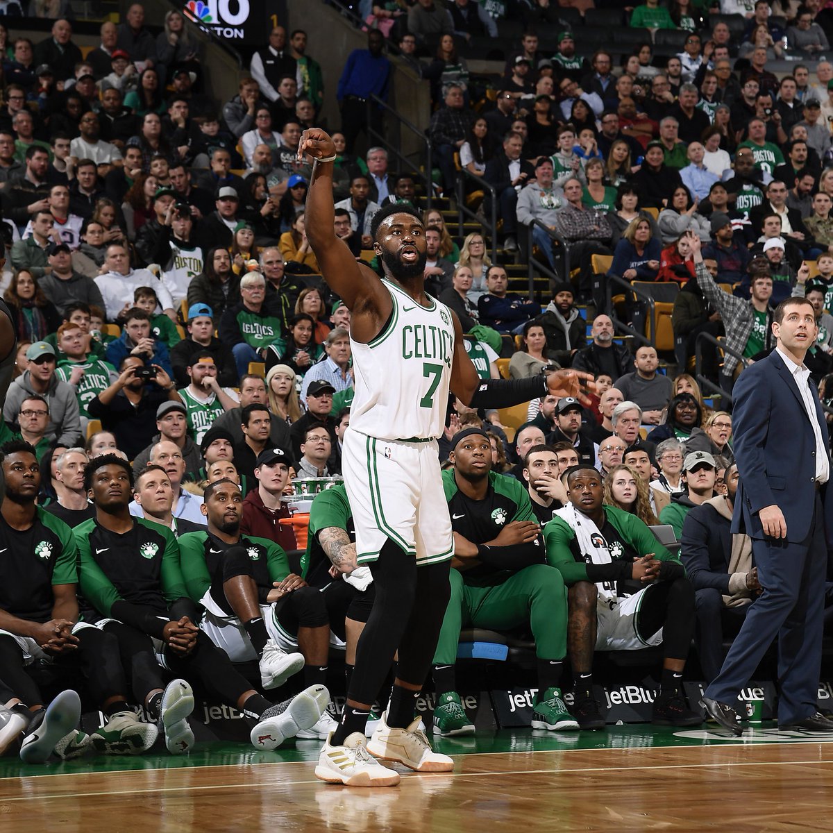 关于凯尔特人碾压篮网B队,福克斯完成帽子戏法的信息 关于凯尔特人碾压篮网B队,福克斯完成帽子戏法的信息