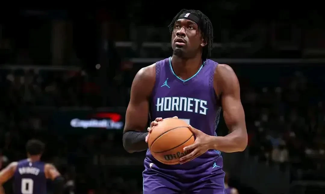 关于国王逆转热火B队，拉塞尔完成帽子戏法的信息