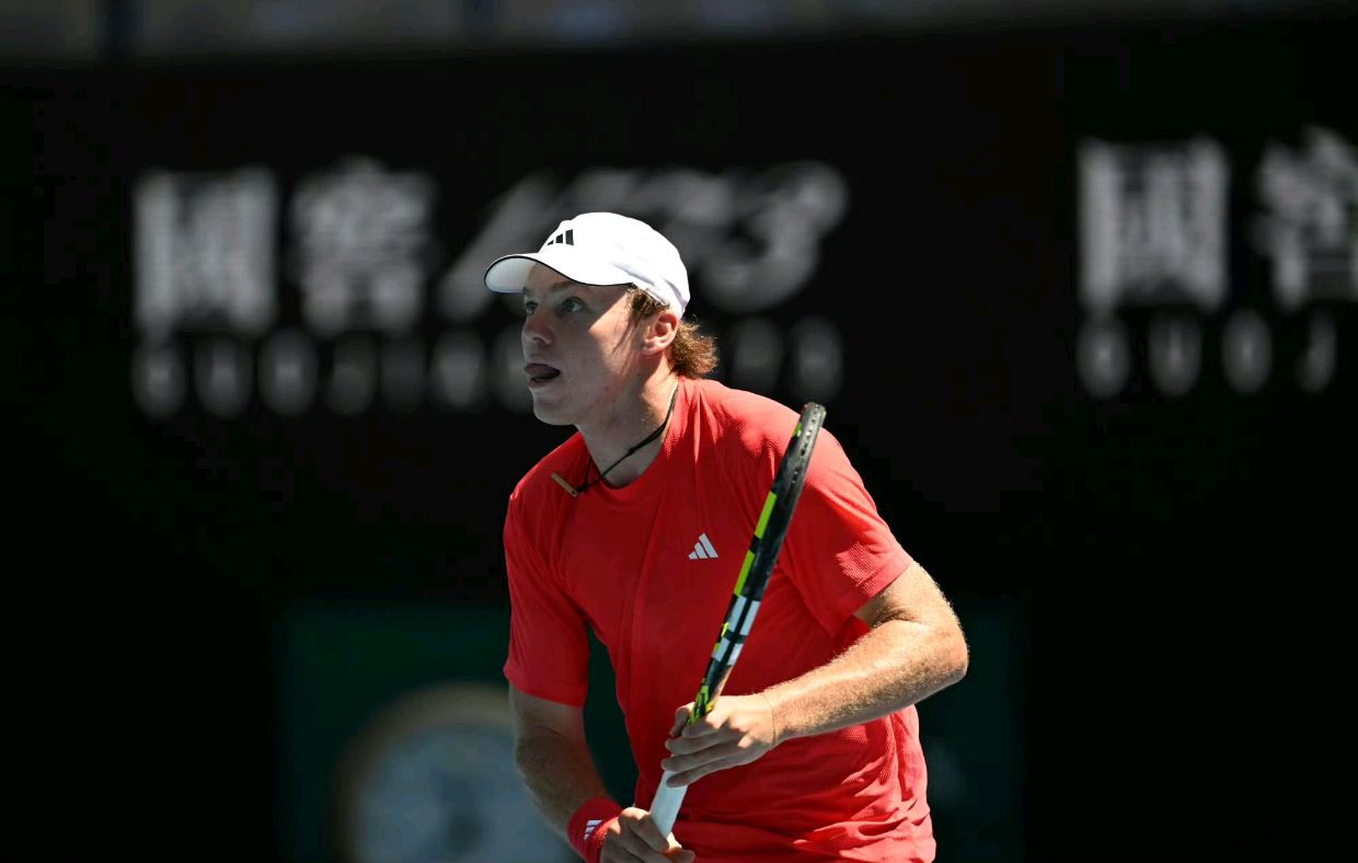 开云下载-美国网球队翻盘日本网球队，西西帕斯关键制胜的简单介绍