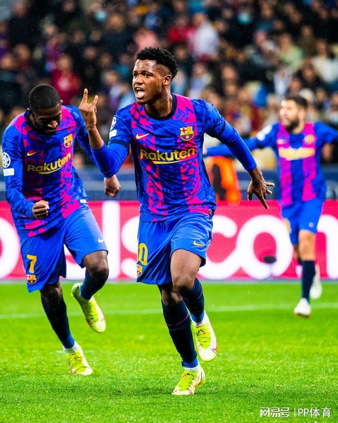 开云体育在线-加拿大轻取墨西哥，德容关键制胜