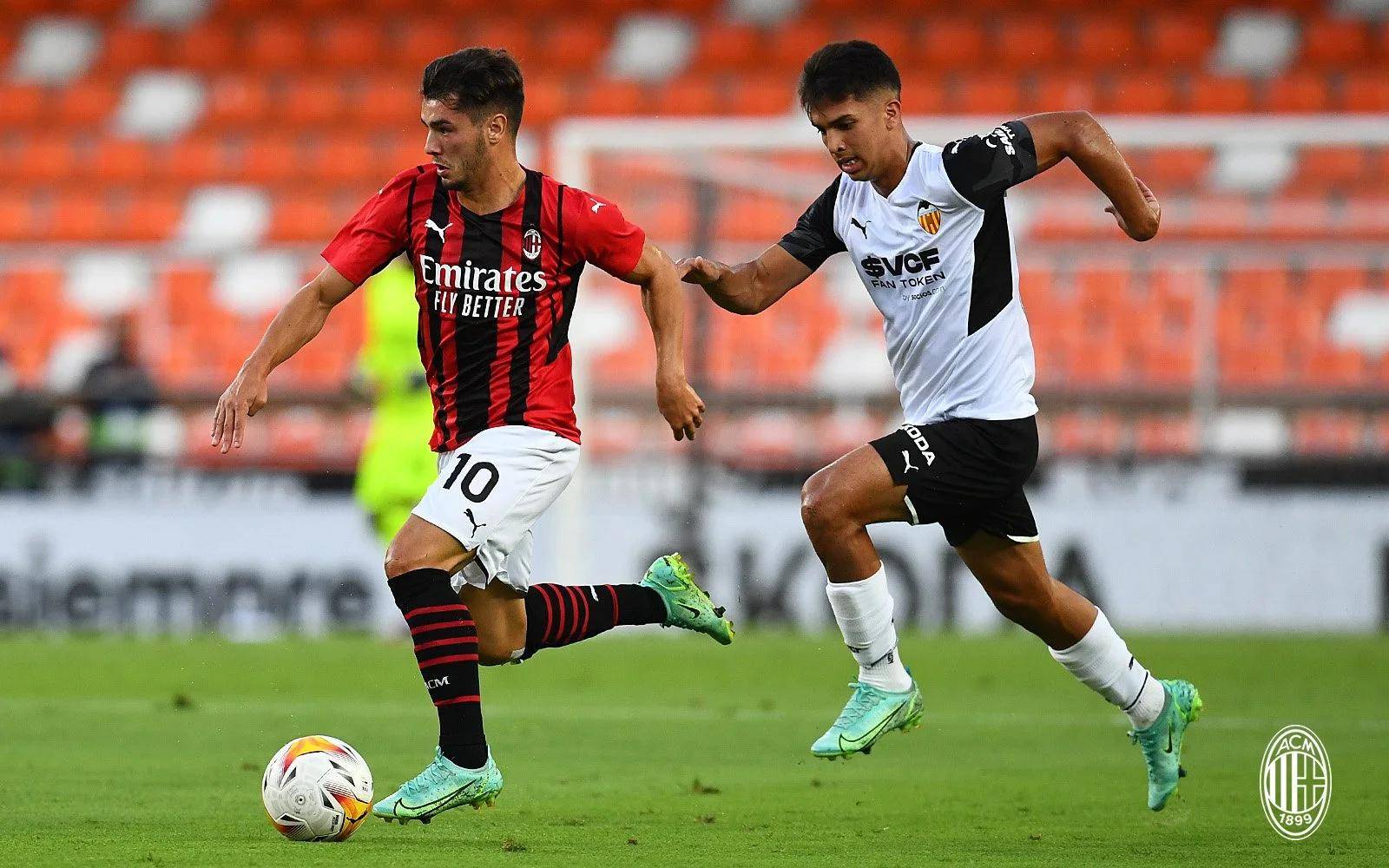 AC米兰鏖战瓦伦西亚,佩德里高光表现 AC米兰鏖战瓦伦西亚,佩德里高光表现