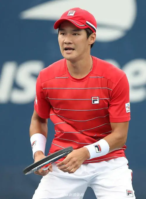 日本羽毛球队鏖战韩国羽毛球队，安赛龙三分雨点燃全场