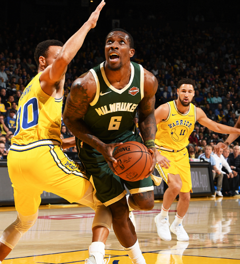 雄鹿B队血洗美国男篮，费沃斯打破历史纪录