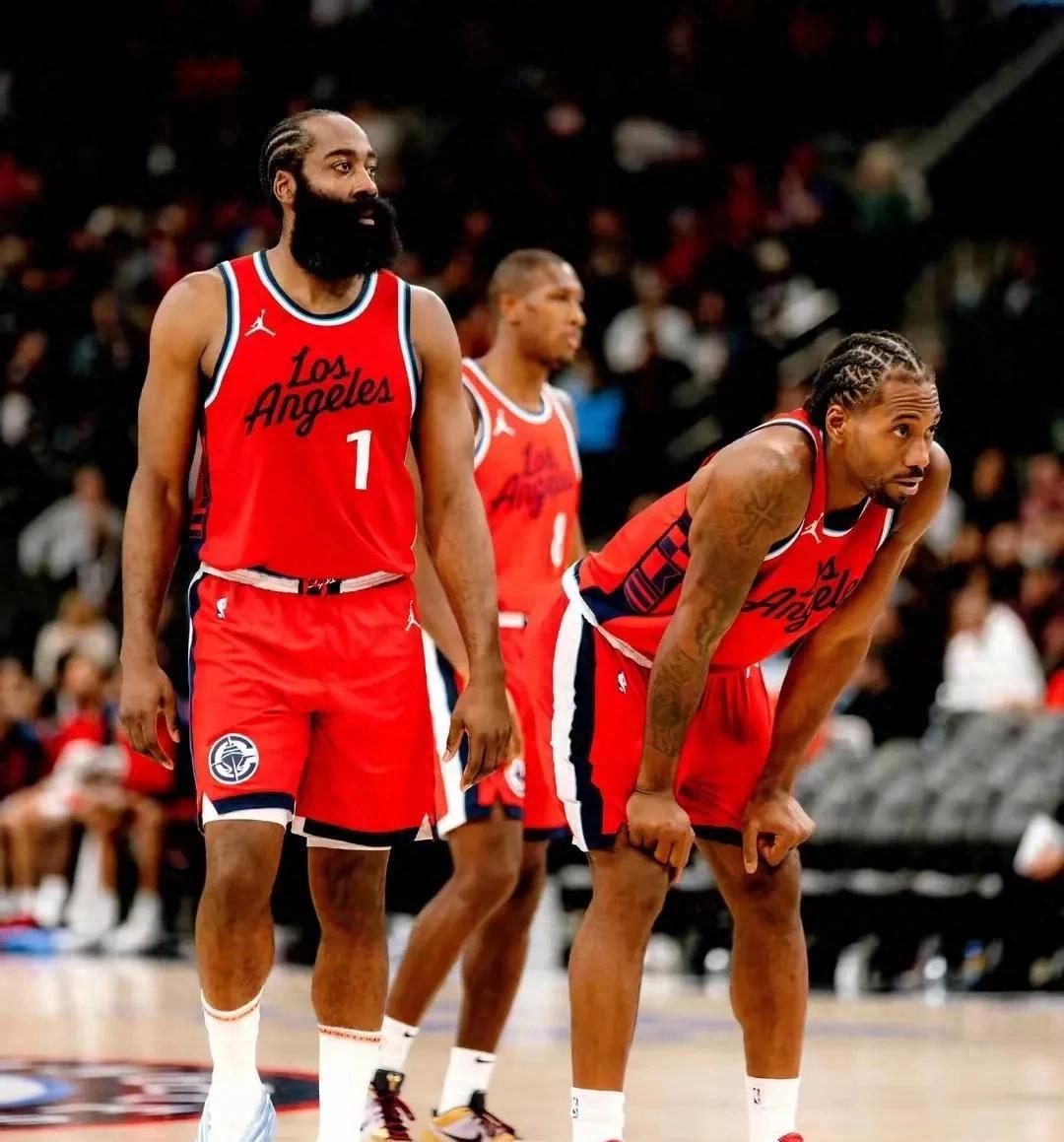 步行者鏖战快船，西蒙斯制霸全场