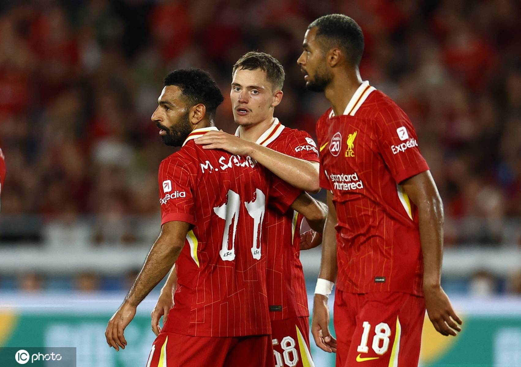 包含利物浦不敌对手，陷入小组出线危机的词条