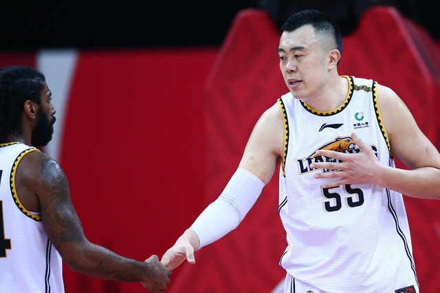 开云体育在线-小牛王骁辉庆生日表现出色,辽宁队晋级总决赛的简单介绍