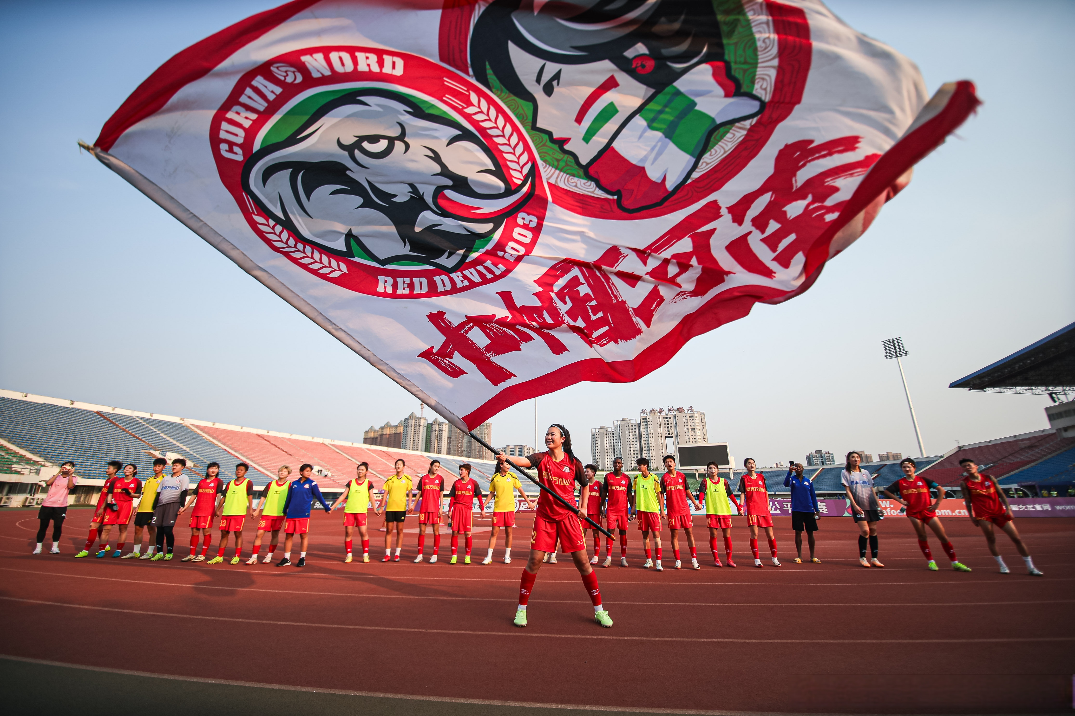 开云体育APP下载-包含强队傲视群雄，国内足球赛事屡创佳绩的词条