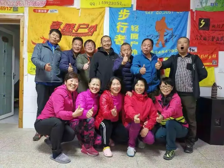 步行者队主帅领队球队为社区服务的简单介绍