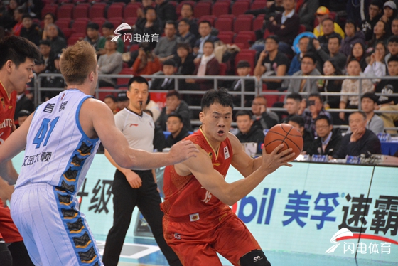 塞拉利昂篮球联赛:弗里敦闪电队遭遇挑战 塞拉利昂篮球联赛:弗里敦闪电队遭遇挑战