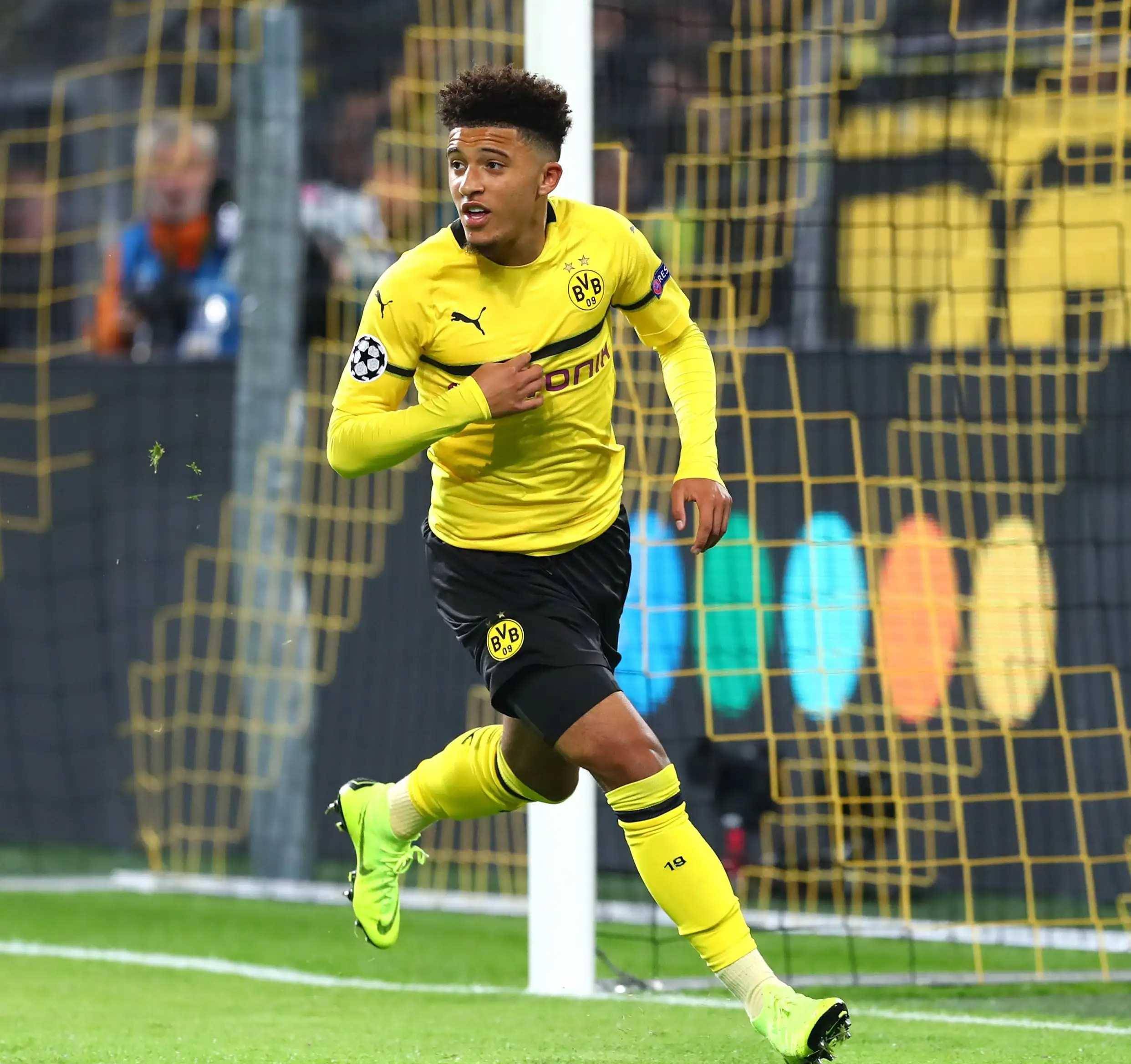 多特蒙德阵中新援助攻破门，助球队跻身德甲前列的简单介绍