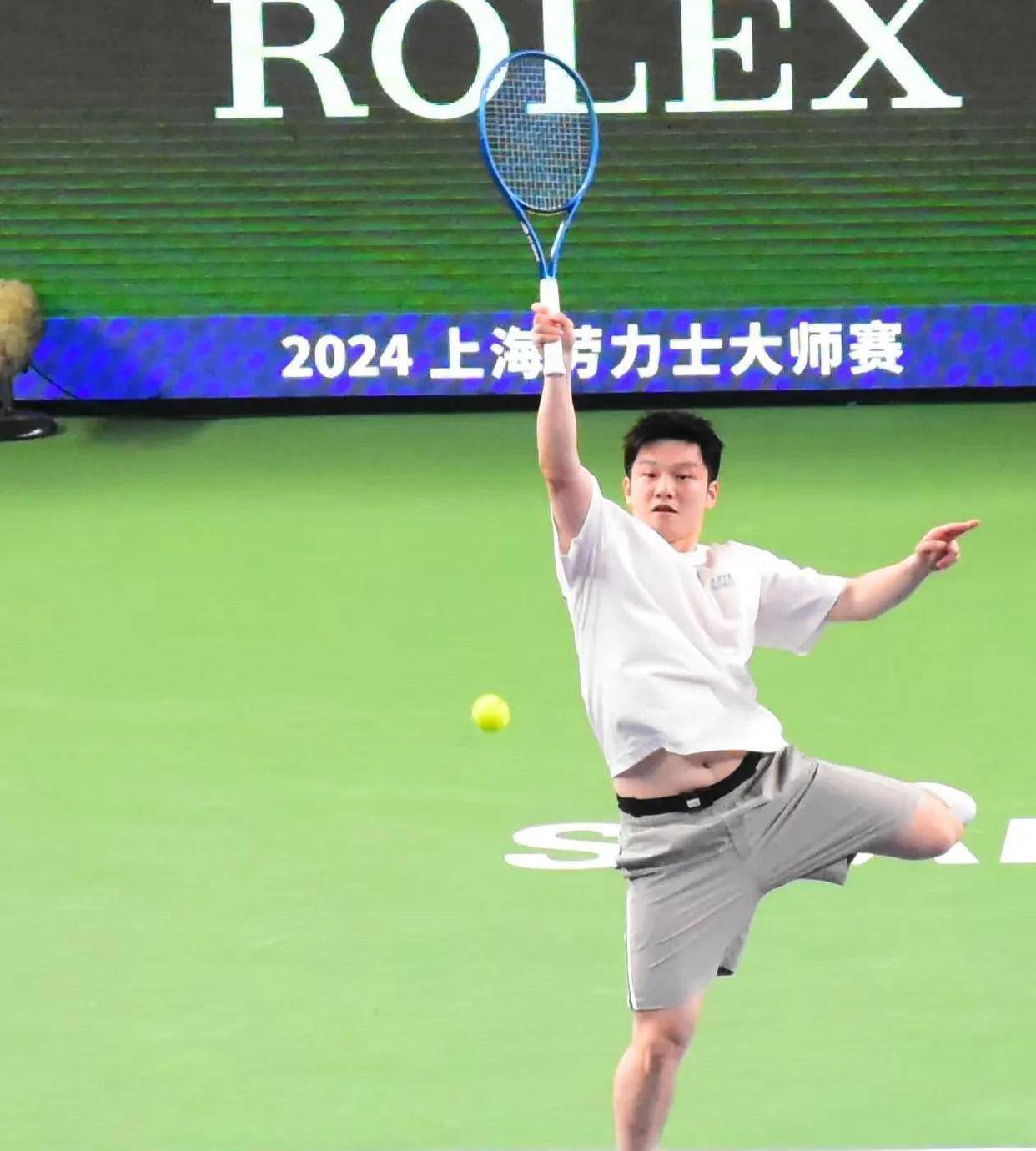 关于欧洲网球队轻取日本网球队，费德勒打破历史纪录的信息