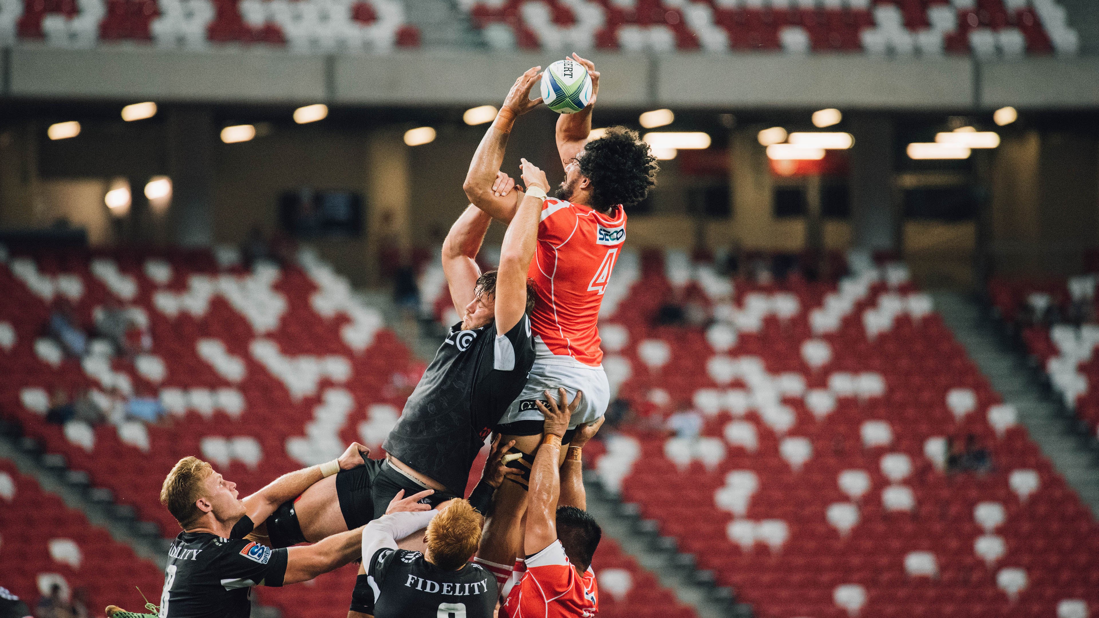 苍穹之鹰与钢铁公牛的宿命对决，文班亚马在总决赛舞台上的加冕时刻