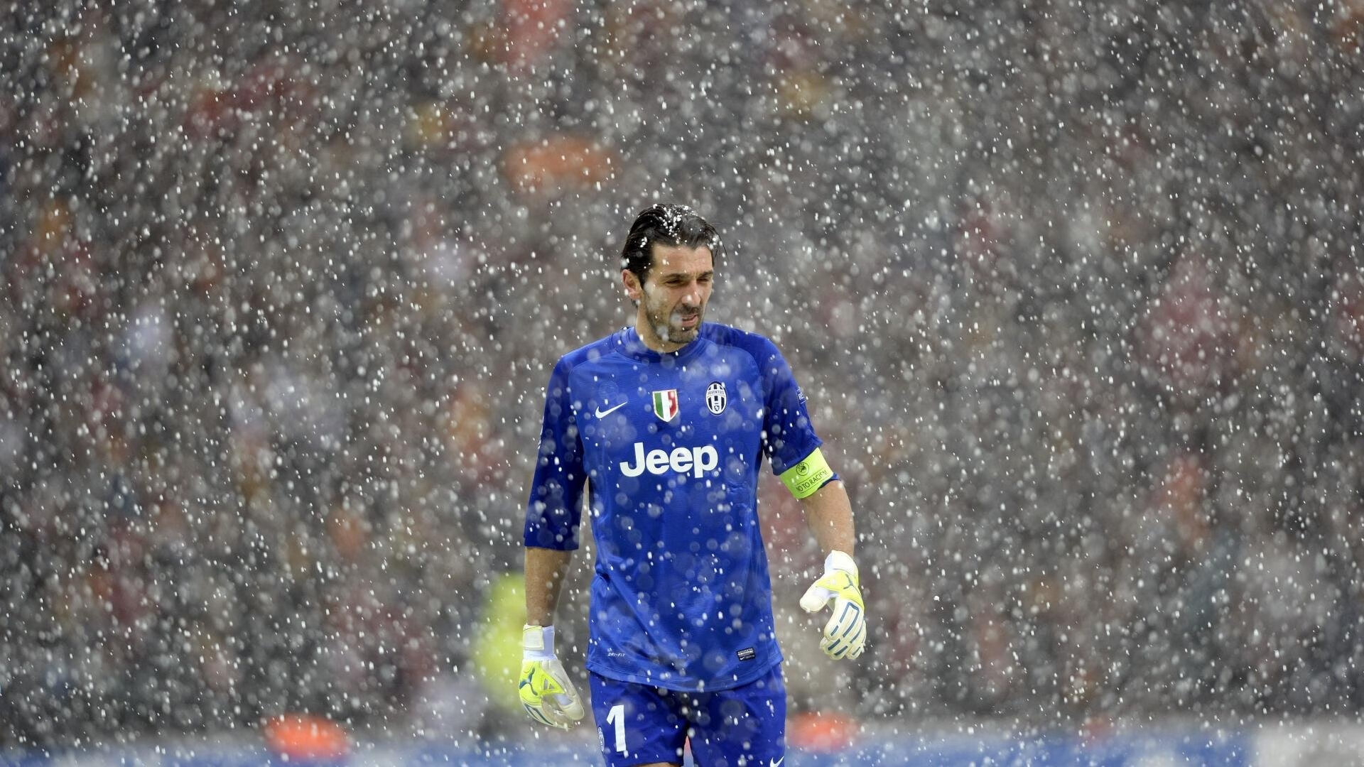 黄鸭组合决胜时刻，丹麦队鏖战印尼队的羽球史诗