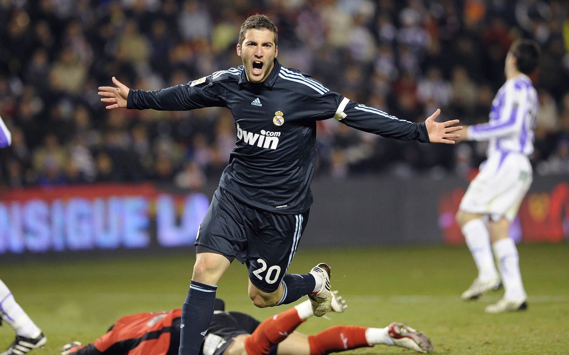 马龙神勇定乾坤，波兰铁骑横扫韩国队